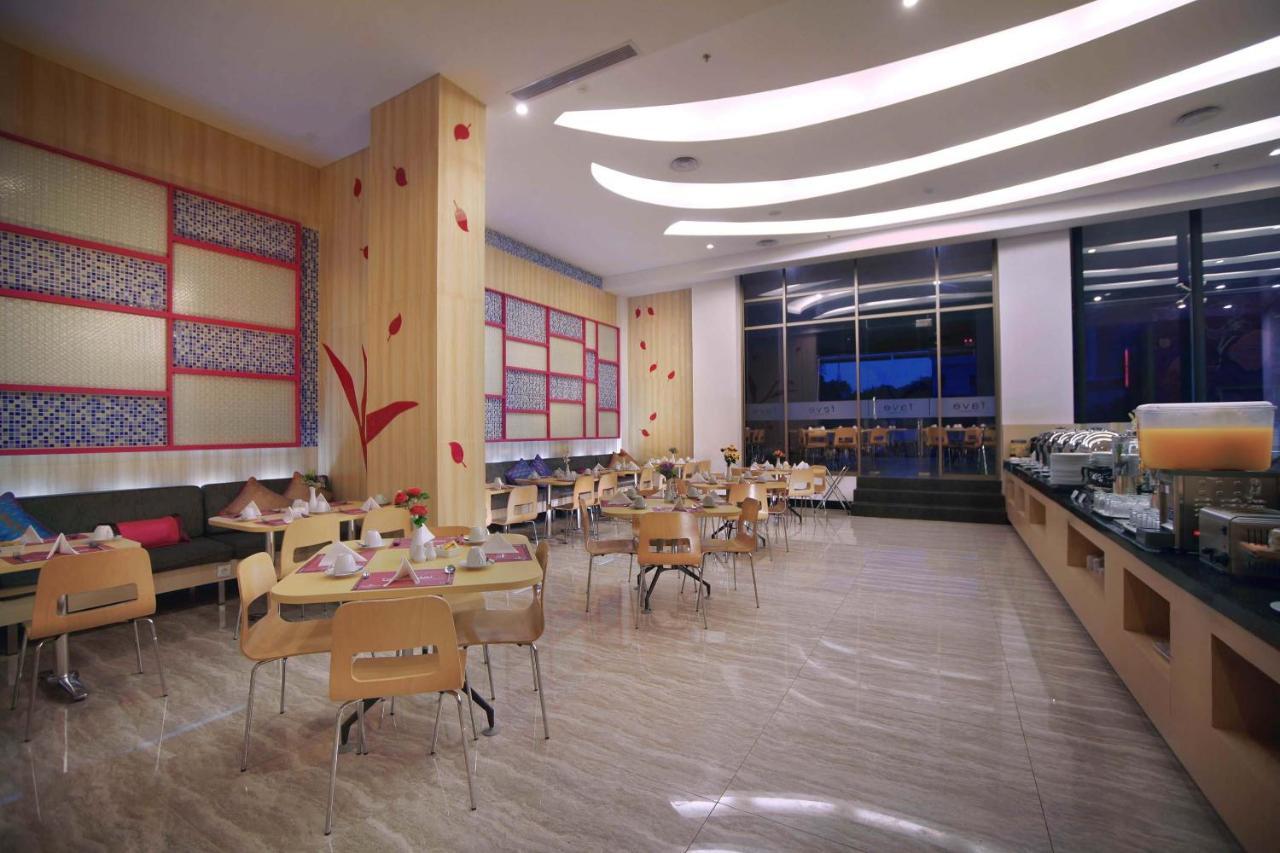 Aston Inn Pantai Losari Makasar Exteriér fotografie